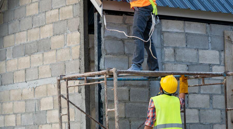 Professional gutter cleaning in Lahaina, HI